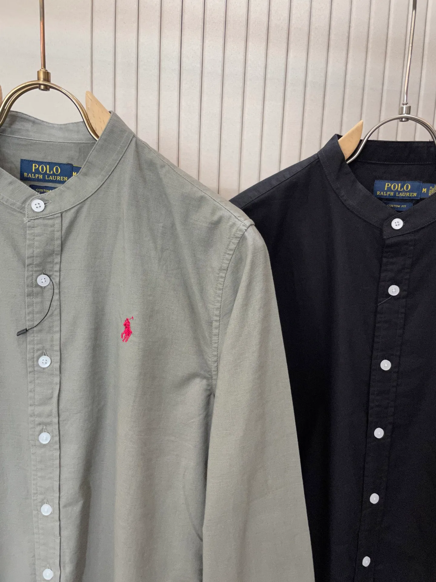P220 🌸🌸🌸 POLO Ralph Lauren [High Quality] Classic shirt! The classic casual shirt made of pure cotton and linen has a unique design. It has a simple, clean and classic silhouette. It is a versatile style that can be switched at will. The fabric feels soft and delicate, highly breathable, and is close to the skin and comfortable to wear. It can be worn alone as an inner layer. Its versatile performance is beyond your imagination! The upper body of the ready-to-wear is simple and classic yet elegant! Size:M-XXL